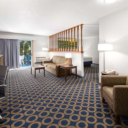 Days Inn By Wyndham Wauseon Εξωτερικό φωτογραφία
